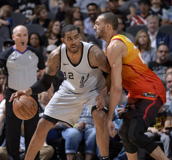 邮报：曼联或用钱+球员的方式买谢什科，霍伊伦可能会被交易（邮报称曼联考虑以现金外加球员求购谢什科，霍伊伦可能成为交易筹码）