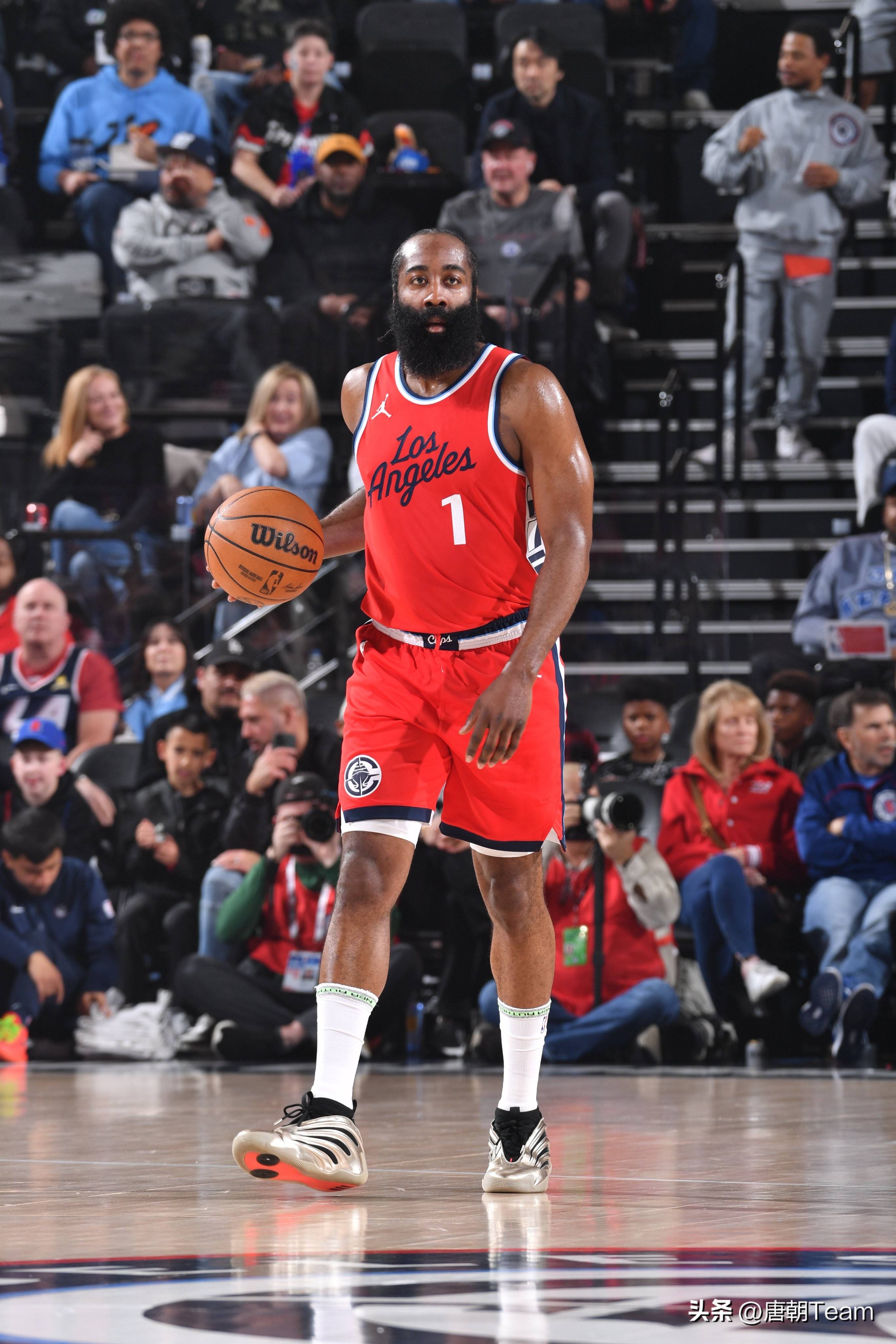 狄龙：每个人都说雷霆身体对抗最激烈，但他们的犯规数却最少（狄龙质疑：雷霆被誉为对抗最强，为何犯规却最少？）