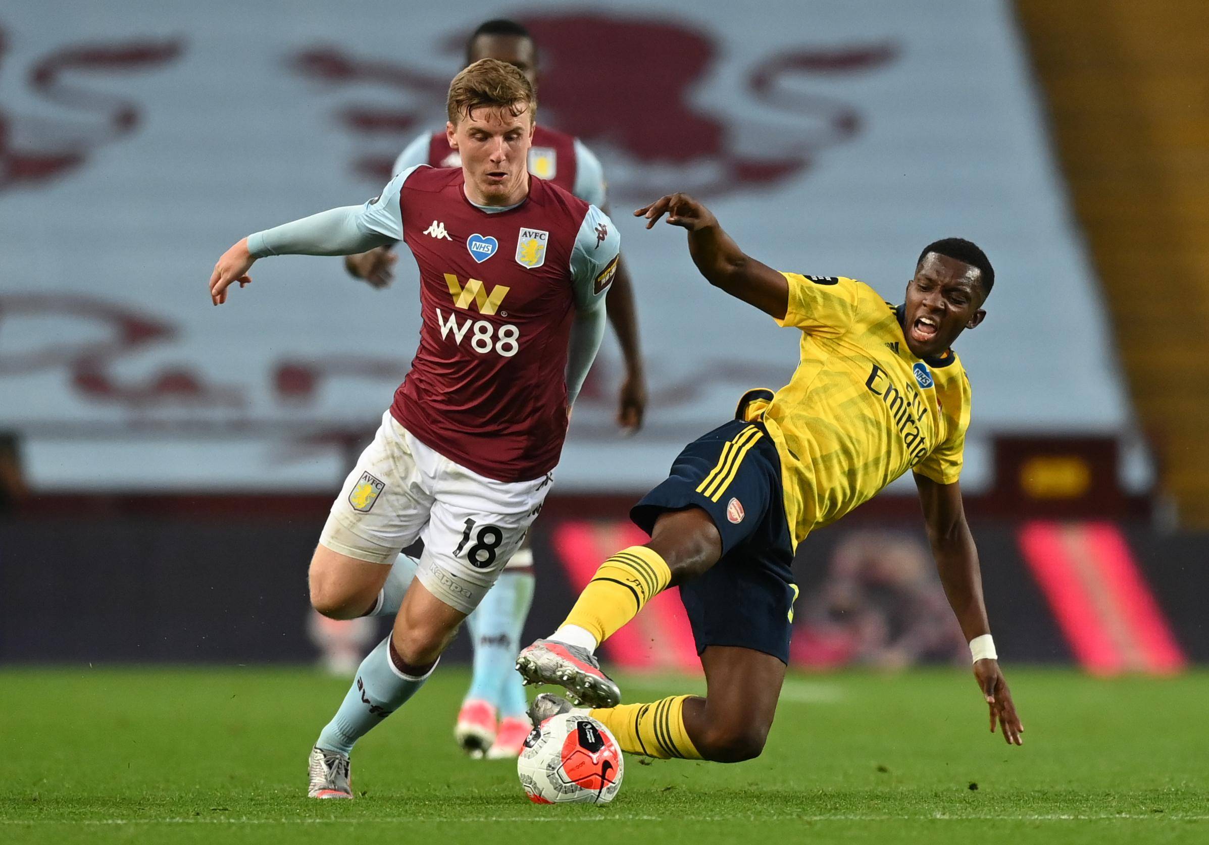 库珀·弗拉格进攻不稳定，投篮准度不足，体能和三分球需提升。（库珀·弗拉格进攻起伏大，投射稳定性欠佳，体能与三分有待提升）