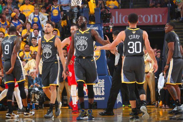 利雅得胜利vs赛哈特海湾：C罗领衔，马内、菲利克斯首发出战（C罗压阵，马内与菲利克斯首发，利雅得胜利迎战赛哈特海湾）