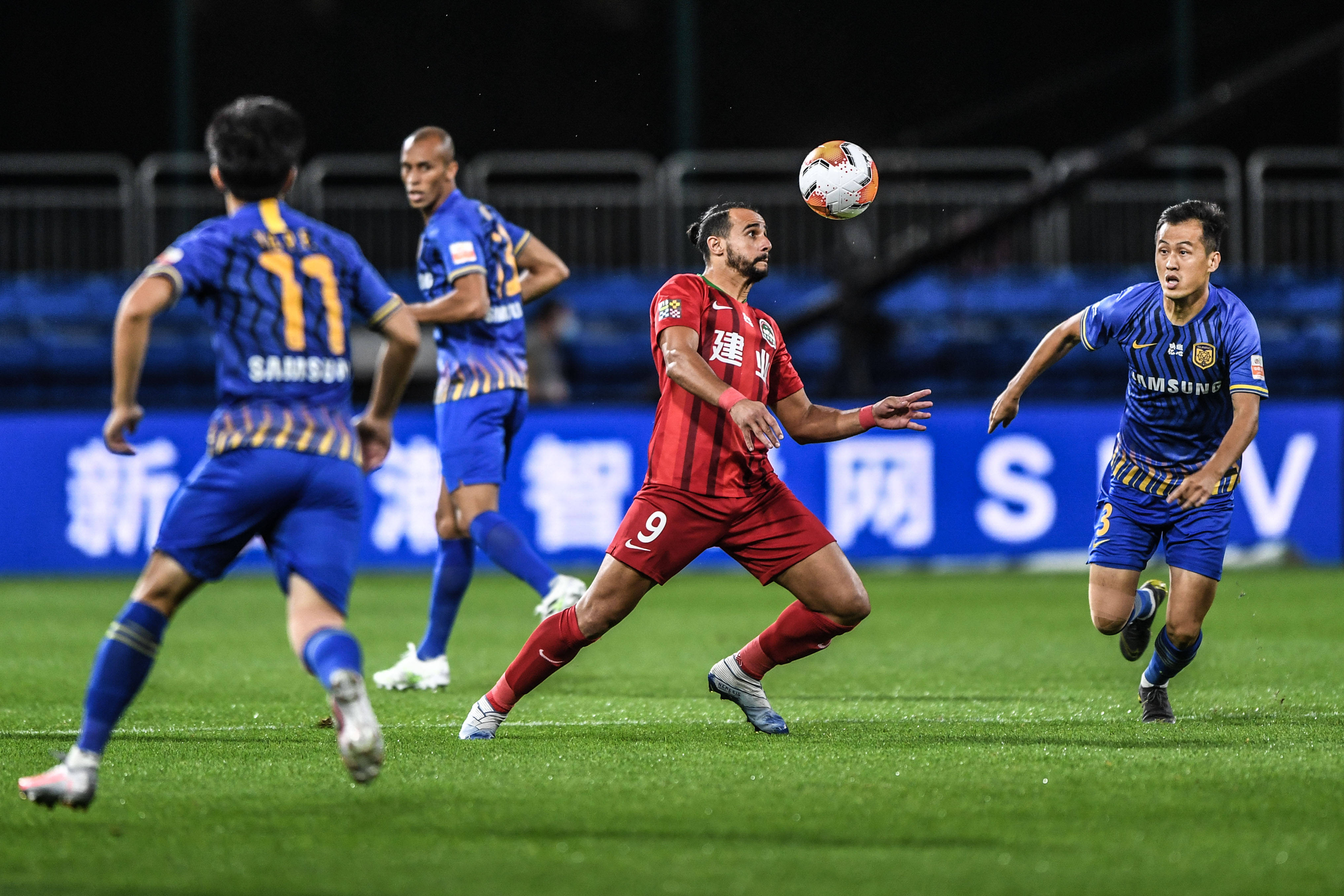 埃贝尔：努贝尔今天有一两次失误，但他依然是一名杰出的门将（埃贝尔力挺努贝尔：今日虽有一两次失误，仍是杰出门将）