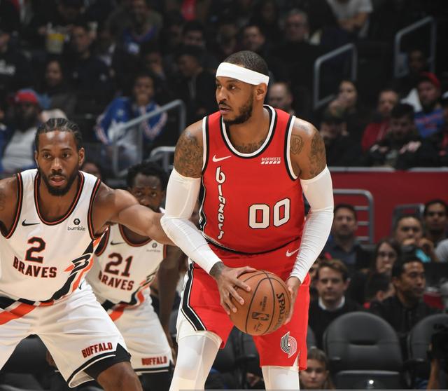 雨一直下，气氛不算融洽！这次比赛为什么不带徐杰呢？（雨不停歇，气氛微妙：这次比赛为何未带徐杰？）