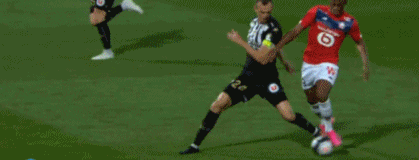 拜仁莱万多夫斯基关键进球锁定胜局