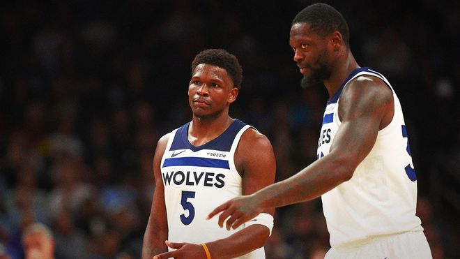 图片报：法兰克福解雇队医，因其在球队下榻酒店治疗对手球员（图片报：法兰克福解聘队医，因在球队驻地为对手球员诊治）