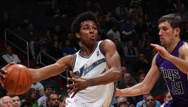 欧冠积分榜形势：拜仁阿森纳全胜，巴黎皇马遭首败，意甲陷危机（欧冠格局：拜仁阿森纳全胜领跑，巴黎皇马遭遇首败，意甲危机四伏）