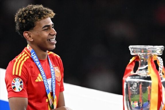 不再兼任主帅！周鹏上赛季交出13.2分3.1板2.2助攻（卸下主帅身份！周鹏上季场均13.2分3.1板2.2助攻）