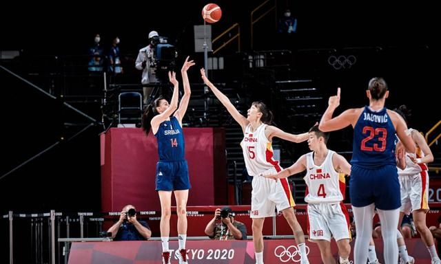 吴少聪女友晒足协杯冠军奖牌：男朋友带的苏州特产（吴少聪女友晒足协杯冠军奖牌，称是男友带回的苏州特产）