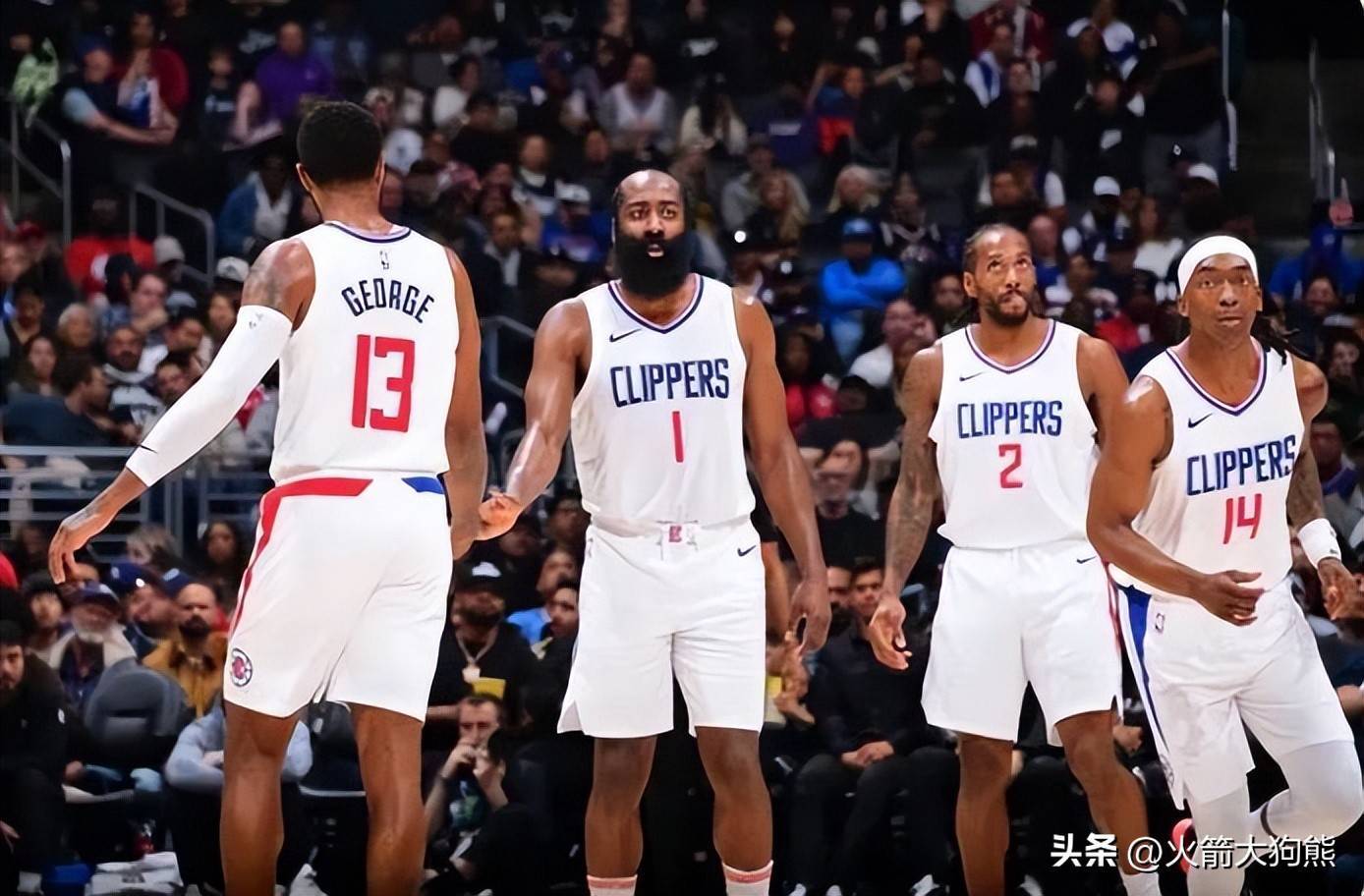 巴媒：奥斯卡近期饱受伤病困扰，他正考虑与圣保罗解约并退役（巴媒称奥斯卡伤病缠身，正考虑与圣保罗解约并选择退役）