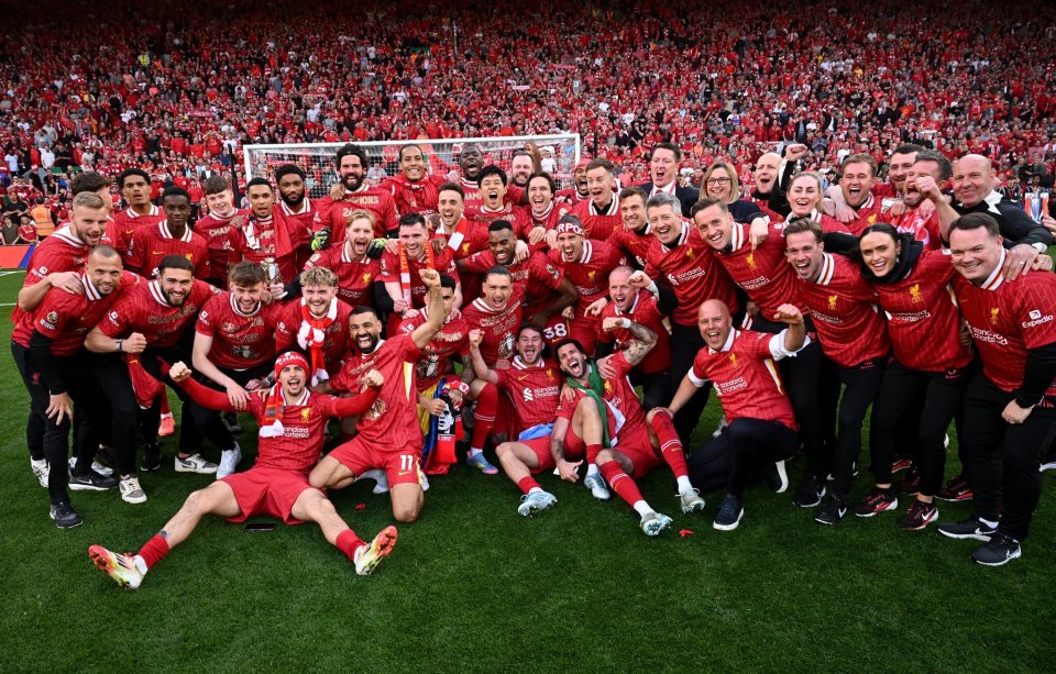 皇马本泽马梅开二度助球队取胜（本泽马双响助皇马告捷）